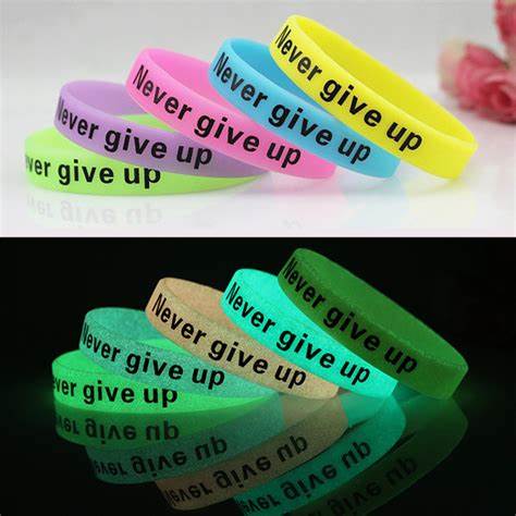 braccialetti in silicone fluorescenti glow in dark