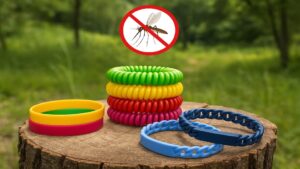 3 modelli di braccialetti anti zanzara
